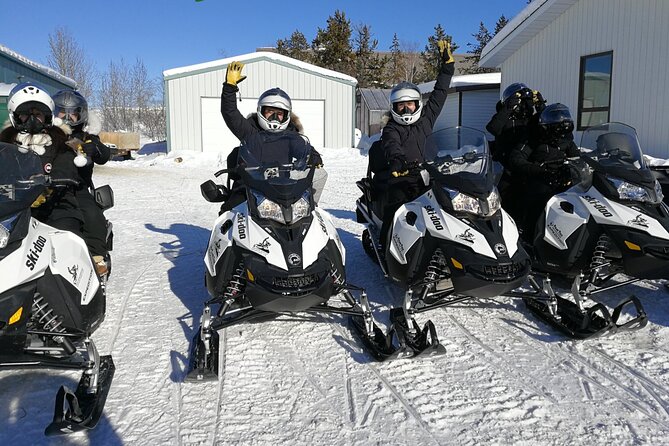 Snowmobile Tour - How the guide sets you up for snowmobile confidence