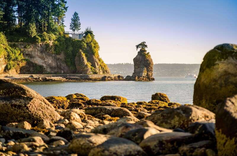 Stanley Park Self Guided Bike Tour - The Stanley Park Sea Wall, where the city meets the water