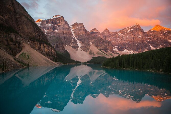 Sunrise Adventure: Alpenglow at Moraine Lake & Lake Louise - The Fairmont Lake Louise stop: a quick taste, not a full tour