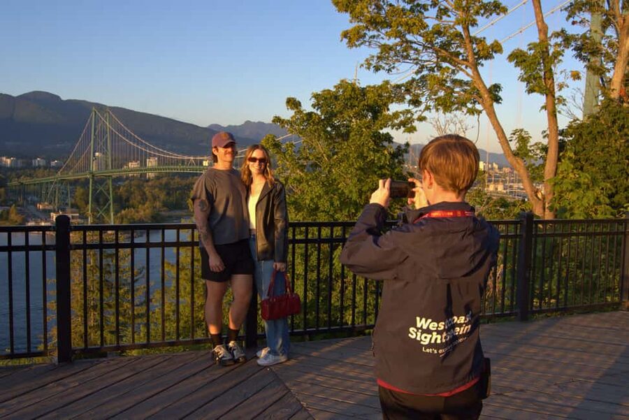 Sunset Bus Tour: Stanley Park & English Bay Photostops - Key highlights that make this tour worth your time