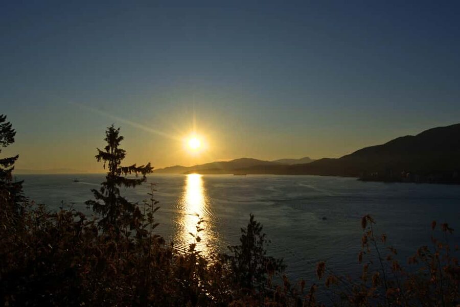Sunset Bus Tour: Stanley Park & English Bay Photostops - Vancouver sunset from a bus seat: what you gain in 2 hours