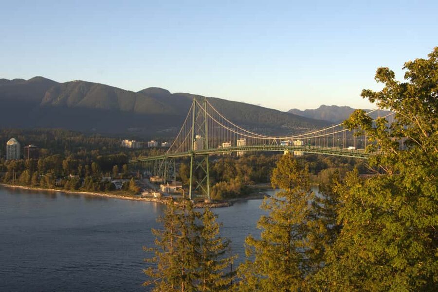 Sunset Bus Tour: Stanley Park & English Bay Photostops - Gastown pass-by: quick steam clock memories and historic vibe