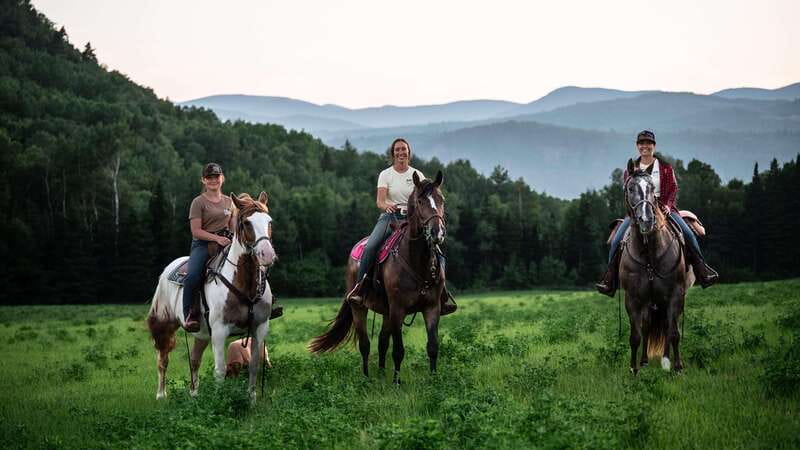 The Montagnarde: Guided horseback ride on mountain trails. - Meeting at the Ranch and Getting Ready to Ride