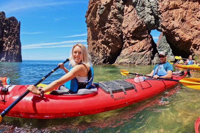 Three Sisters Sea Kayaking Day Tour - The Paddle Out: 1.5 Hours Toward the Arch and Three Sisters Spires