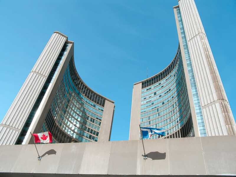 Toronto: 2-Hour Downtown Walking Tour - Guides, group size, and why the best part is the questions