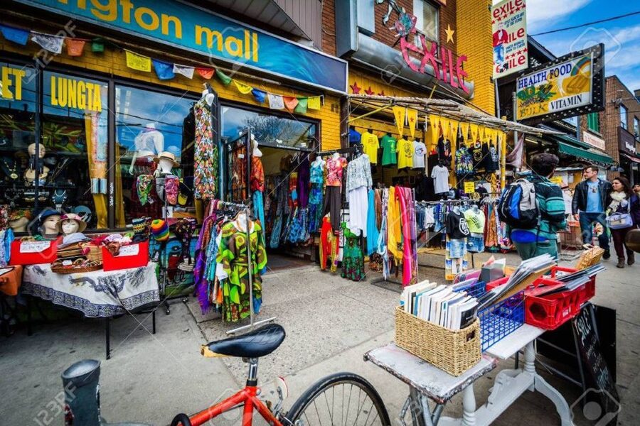 Toronto: 2-Hour Kensington Market Chinatown Walking Tour - Group tour vs private tour, and which one fits your travel style