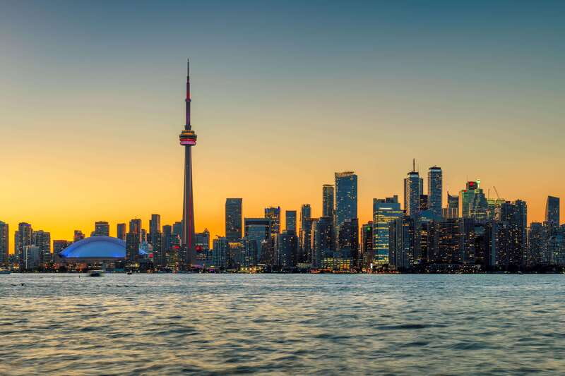 Toronto: City Views Harbor Cruise - Onboard Comfort, Bar, Snacks, and Live Narration