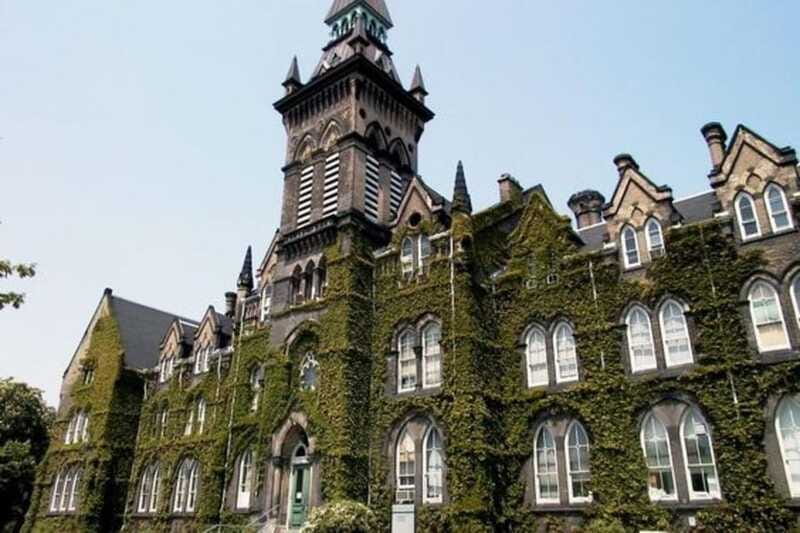 Toronto: Distillery & Old Town Private Walking Tour - Mackenzie House: the former mayor stop that turns the volume up