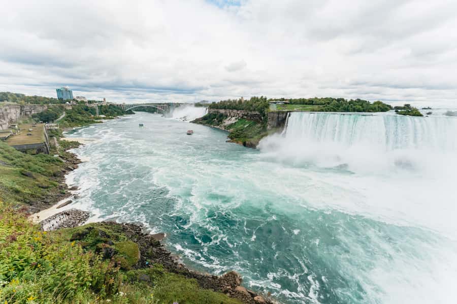 Toronto: Falls Day Tour with Boat Cruise & Niagara-the-Lake - Niagara-on-the-Lake Stopover: Charming Streets, Scenic River Views