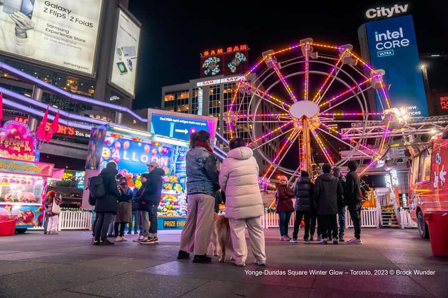 Toronto: Festive Lights Bus Tour - The downtown route: from Nathan Phillips Square to Yorkville