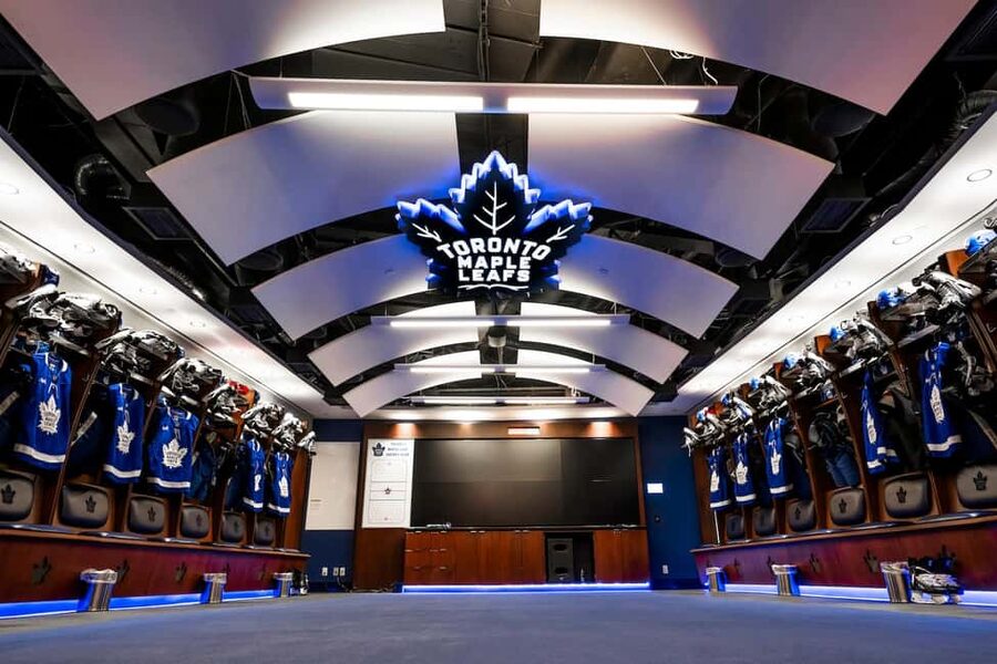 Toronto: Guided Tour of Scotiabank Arena - Arriving at Scotiabank Arena, without getting lost in the noise