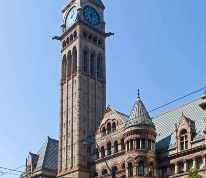 Toronto: Guided Walking Tour of Must-See Attractions - Kensington Market, quirky shops and street art on foot