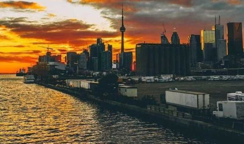Toronto: Guided Walking Tour of Must-See Attractions - Who should book this walking tour