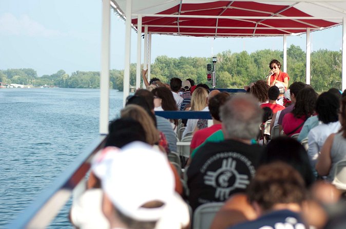 Toronto Harbour and Islands Cruise - Onboard experience: seats, cleanliness, and the onboard bar