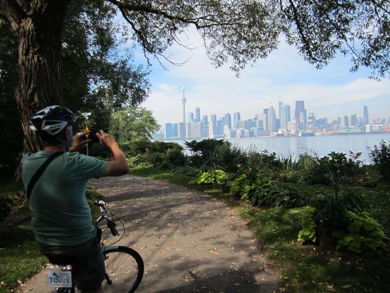 Toronto Islands: Morning or Twilight 3.5-Hour Bike Tour - Meet at the Dundas-side parking garage and get your bike ready