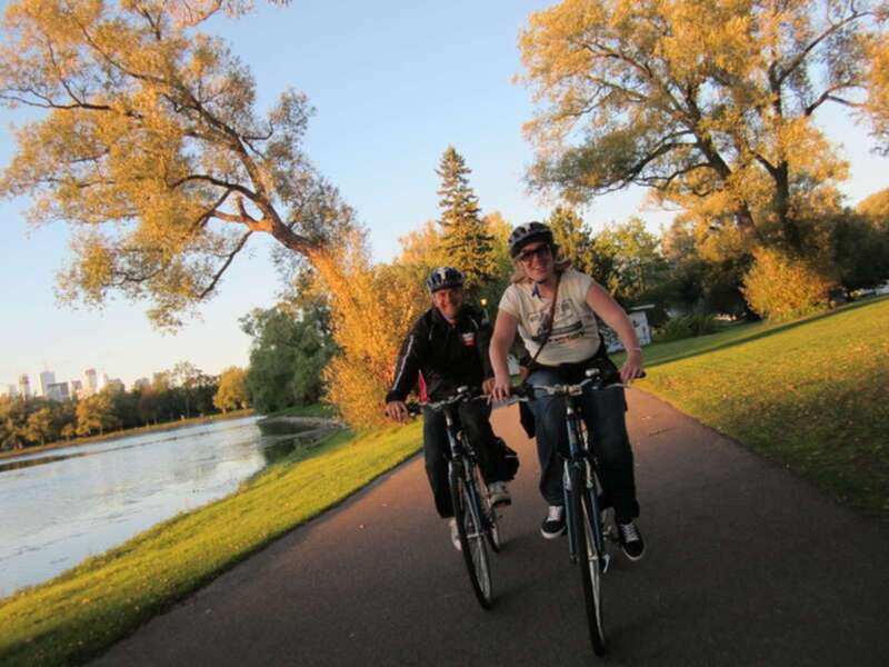 Toronto Islands: Morning or Twilight 3.5-Hour Bike Tour - Rolling onto car-free island roads