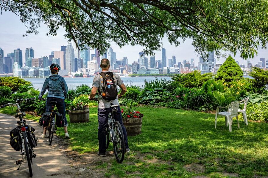 Toronto Islands: Sunrise Breakfast Bicycle Tour - The boat connection: ferry time that turns the trip into a mini outing