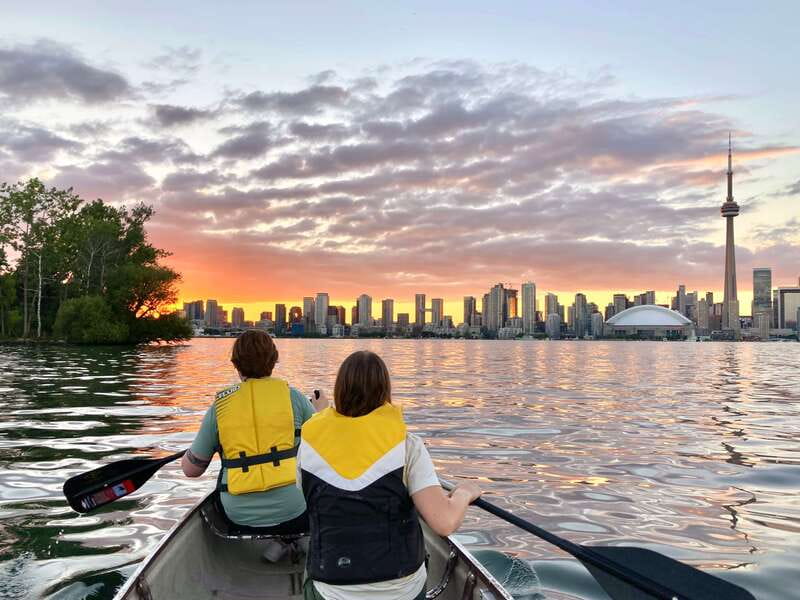 Toronto Islands: Sunset Canoe Tour - Timing and what to wear for a comfortable evening