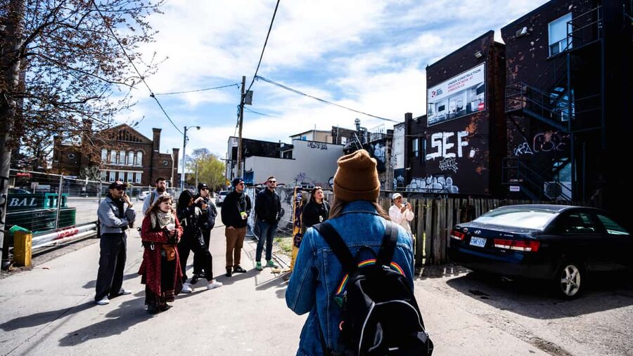 Toronto: Must Do NonTouristy Street Art Tour by local Artist - Eat, drink, and keep looking with the guide’s cheat sheet