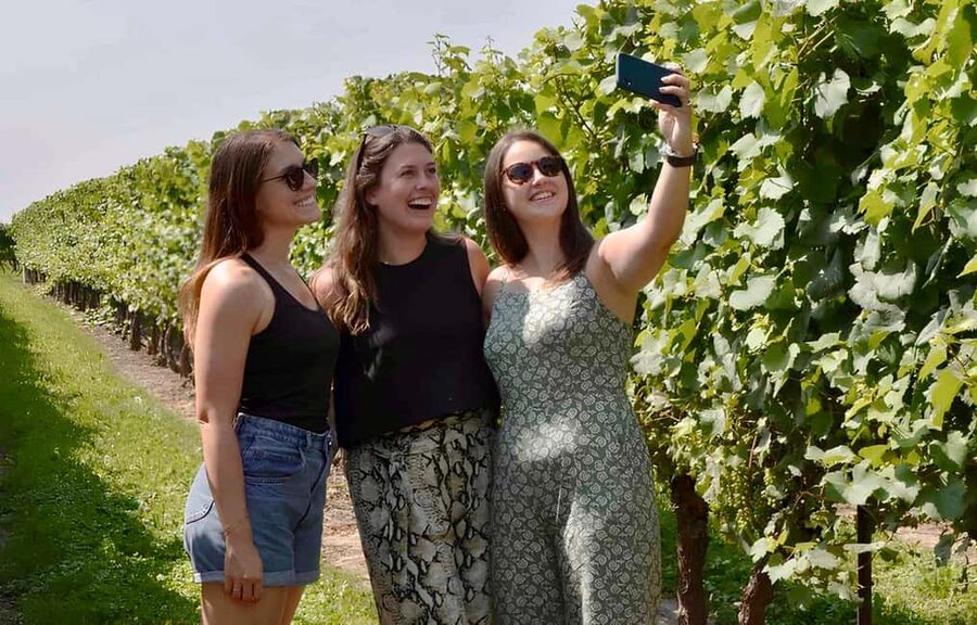 Toronto: Niagara-on-the-Lake, Wine Tasting & Chocolate Tour - Key highlights at a glance