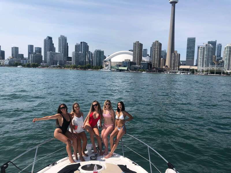 Toronto: Private Luxury Yacht Sightseeing Cruise & Prosecco - Setting sail at Toronto Yachts on Queens Quay West