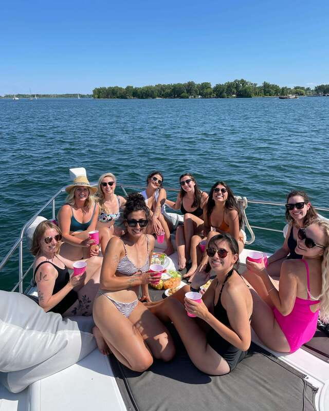 Toronto: Private Luxury Yacht Sightseeing Cruise & Prosecco - Gibraltar Point Lighthouse: the classic harbor detail worth the minutes