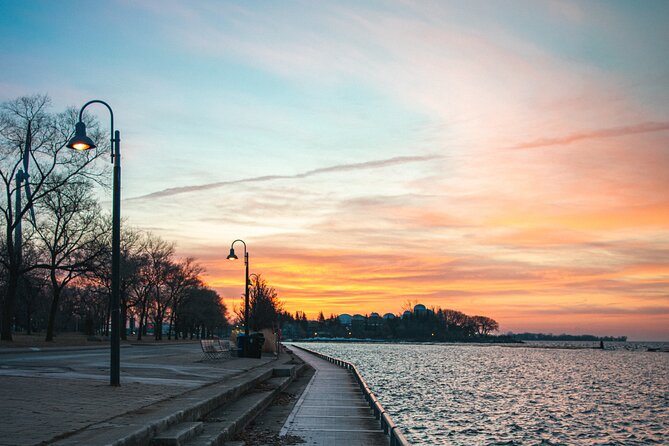 Toronto: Private Walking Tour with a Local - Photo stops and free time, without losing the thread