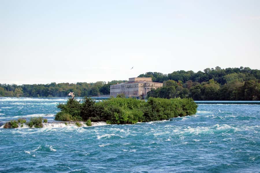 Toronto: Small-Group Niagara Falls Day Trip - Niagara-on-the-Lake and a winery stop, a nice break with one caveat