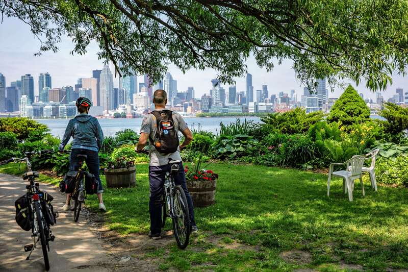 Toronto Waterfront and Islands Guided Bicycle Tour - Why This Bike Plus Ferry Combo Works in Toronto