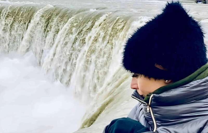 Toronto: Winter Niagara Falls Tour with Attractions Package - Quick photo stop at Niagara Whirlpool, then maple at Maple Leaf Place
