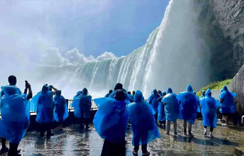 Toronto: Winter Niagara Falls Tour with Attractions Package - Niagara Falls on the Canadian side: about 3 hours to explore and eat
