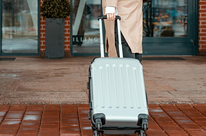 Vancouver All Day Luggage Storage - Timing That Keeps Your Day on Track (8:00 AM to 4:30 PM)