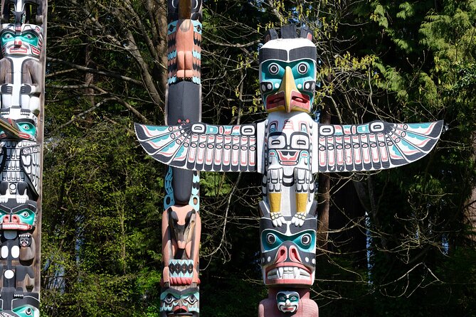 Vancouver and Capilano Suspension Bridge, a Soft Adventure Tour - Stanley Park: Totem Poles, Hallelujah Point, and Harbour Views