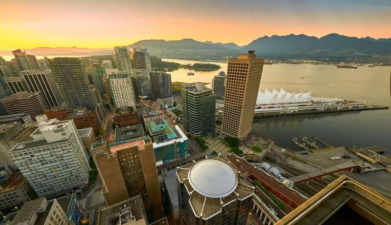 Vancouver: Attractions by Twilight Guided Tour with Dinner - Capilano Suspension Bridge and Cliffwalk: the height test