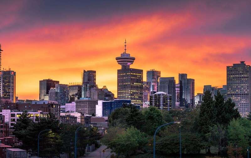 Vancouver: Attractions by Twilight Guided Tour with Dinner - Skyride gondola up Grouse Mountain at twilight