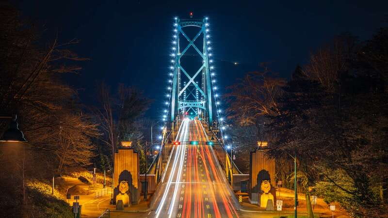 Vancouver: Attractions by Twilight Guided Tour with Dinner - Small group size: better pacing, sometimes tighter seating