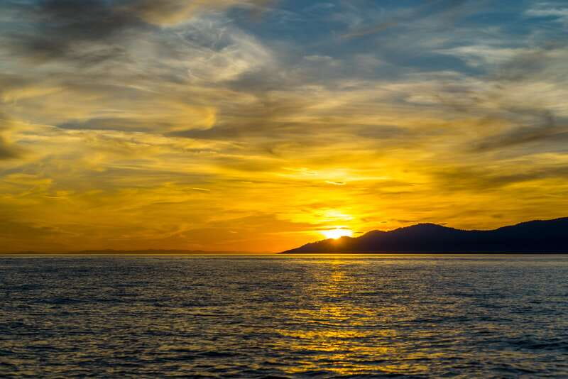 Vancouver: Bowen Island Boat Cruise with Dinner - Who Should Book This Bowen Island Dinner Cruise?
