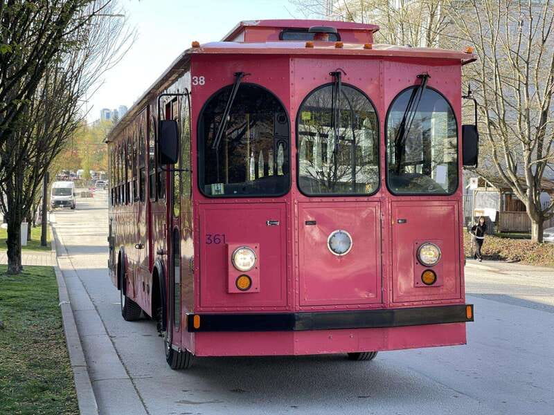 Vancouver: Christmas Lights Karaoke Trolley Tour - Meeting at 999 Canada Pl, and What to Expect Before You Roll