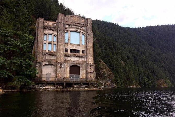 Vancouver City and Waterfall Waterfront Sightseeing Boat Tour - What to wear and bring so you stay comfortable (and camera-ready)