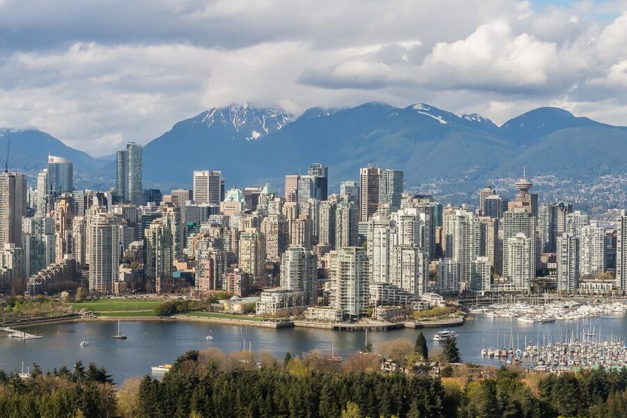 Vancouver: City Highlights & Vancouver Lookout Tour - Granville Island: market time you can actually use