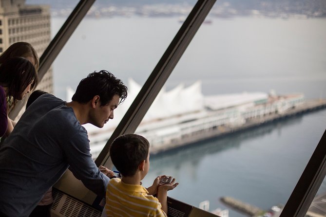 Vancouver City & Lookout Tour and Option to Add Airport Drop Off - Canada Place to Robson Street: your fast orientation strip