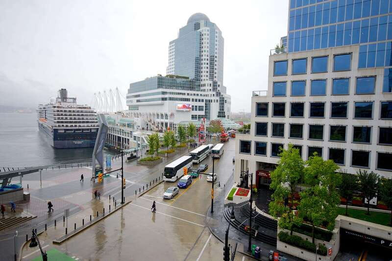 Vancouver: City + Lookout Tour & Option to Add YVR Drop-Off - Downtown Vancouver Without the Guesswork, Canada Place to Robson Street