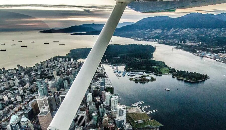 Vancouver: City Skyline Scenic Seaplane Flight - Photography and windows: how to get the best shots