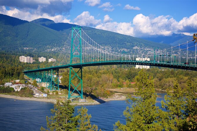 Vancouver City Tour to Experience Sea Sky and Land- private tour - Stanley Park’s Prospect Point: the Lions Gate Bridge view in a tight window