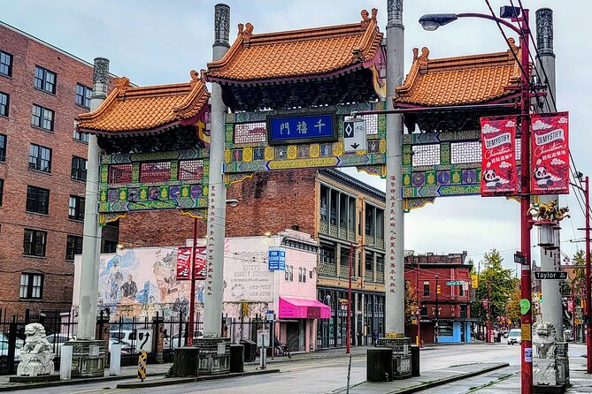 Vancouver Cruise Transfers/ Pre & Post Cruise City Sightseeing Tour Private - Gastown and Steam Clock time, where photos meet shopping streets