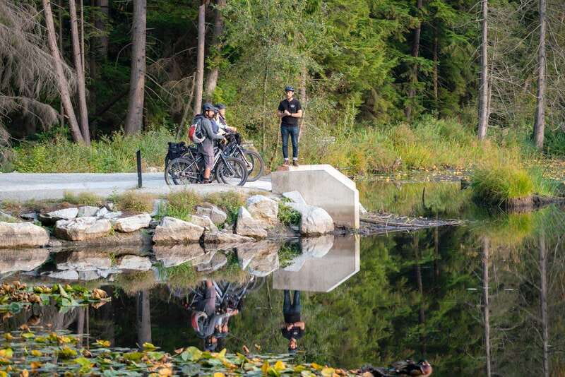 Vancouver: Guided Bike Tour - Back Through Coal Harbour: Waterfront Views, Marinas, and Seaplane Watches