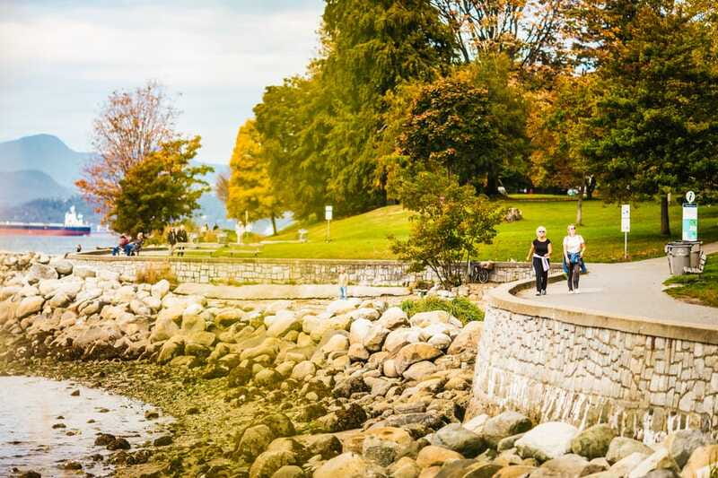 Vancouver: Hop-on Hop-off Sightseeing Tour with 10 Stops - Onboard commentary versus app audio, and how to get the most out of both