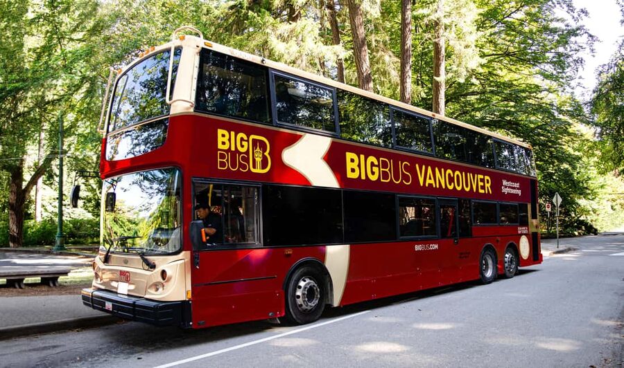 Vancouver: Hop-on Hop-off Sightseeing Tour with 10 Stops - Canada Place and the downtown waterfront angle