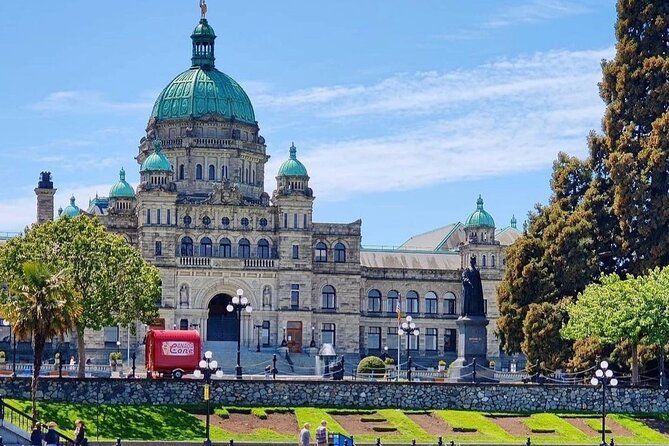 Vancouver Island, Butchart, Malahat 2-Day Tour in Chinese/English - Chemainus Murals and Hatley Castle: Where Victoria Feels Creative and Slightly Historic