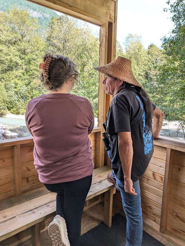 Vancouver Island: Full-Day Grizzly Bear Tour at Toba Inlet - Guide team effort: why patient guiding is the difference-maker